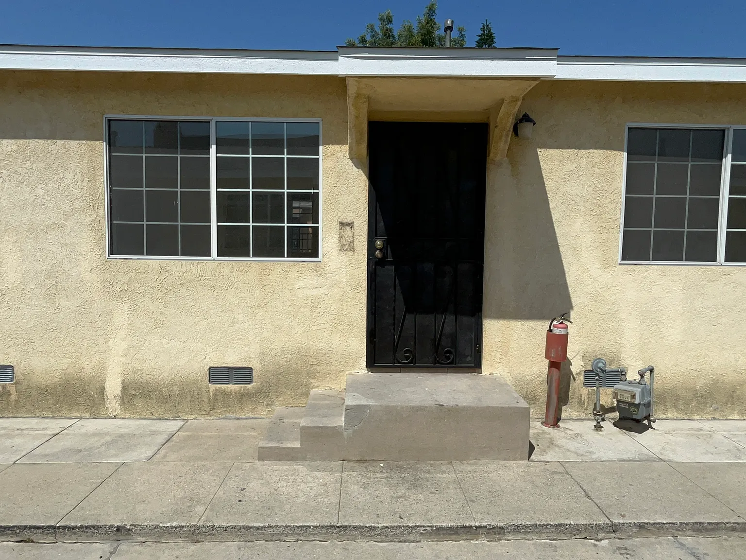 337 W Magnolia St — Photo 1