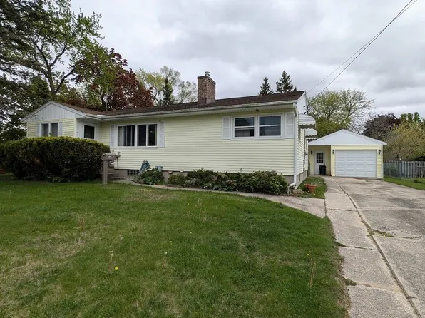 2200 Tackle St, Essexville, MI 48732