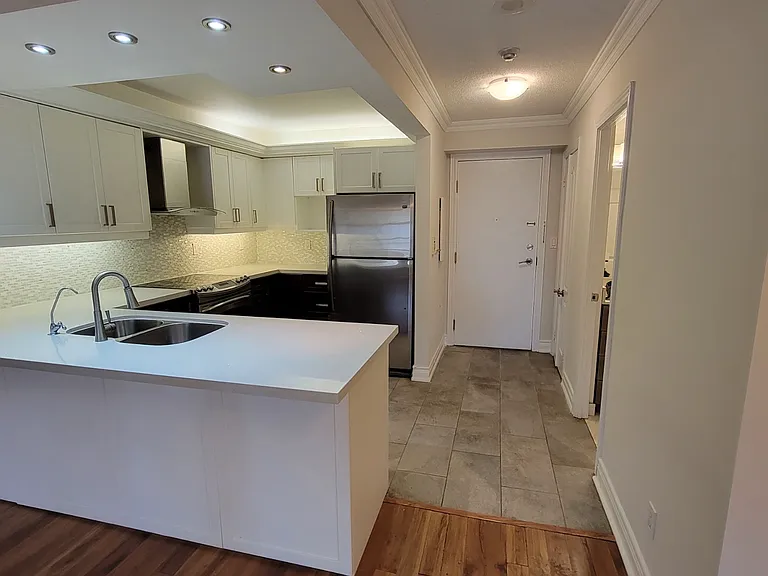 5418 Yonge St #903 — Photo 1