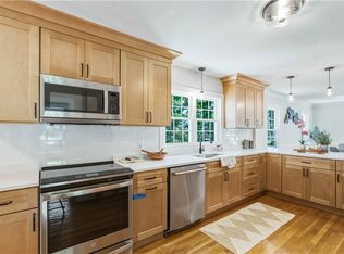 3 Sundale Rd, Cranston, RI 02921