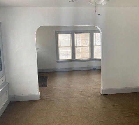 3rd image of 4065 E 42nd St #Up