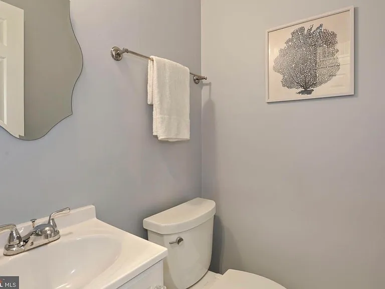 1690 Euclid St NW #B — Photo 11