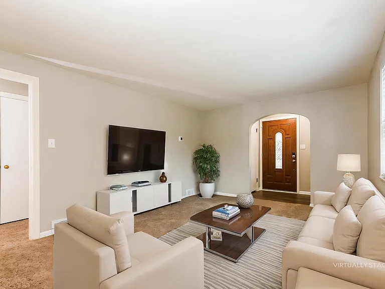 641 Penny Dr — Photo 2