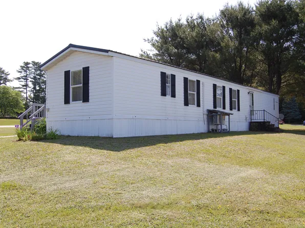 2 Purington Avenue, Mechanic Falls, ME 04256