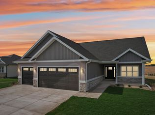 215 Chickadee Ln, Sauk City, WI 53583