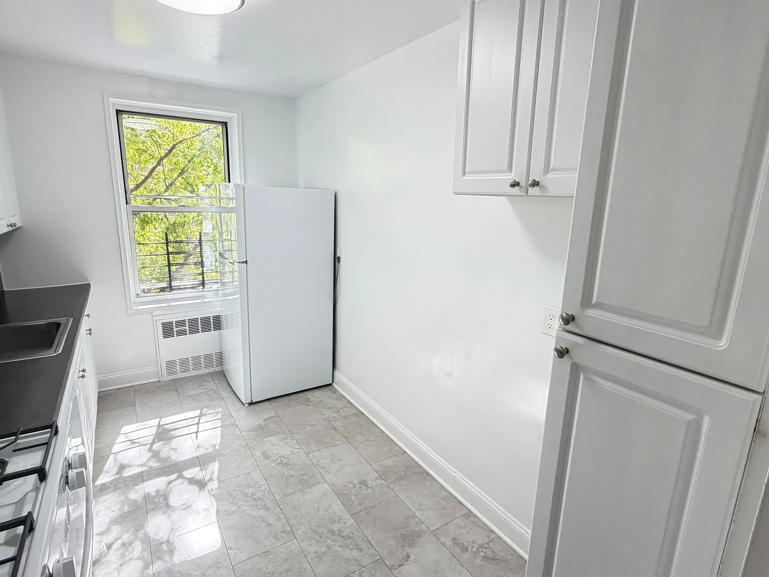 2 bed, 1200 sqft, $3,200 — Photo 2