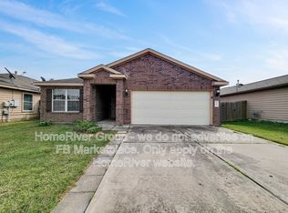 930 Paradise Rd, Baytown, TX 77521