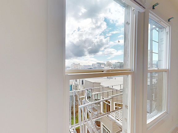 5th image of 1575 Sacramento St APT 11