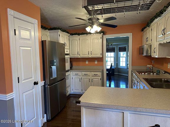 4th image of 1002 Cobblestone Way
