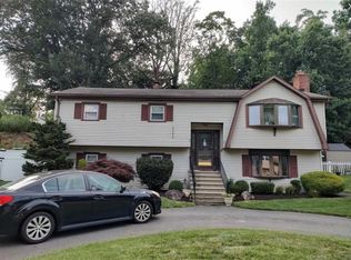 63 Belleview Dr, Derby, CT 06418