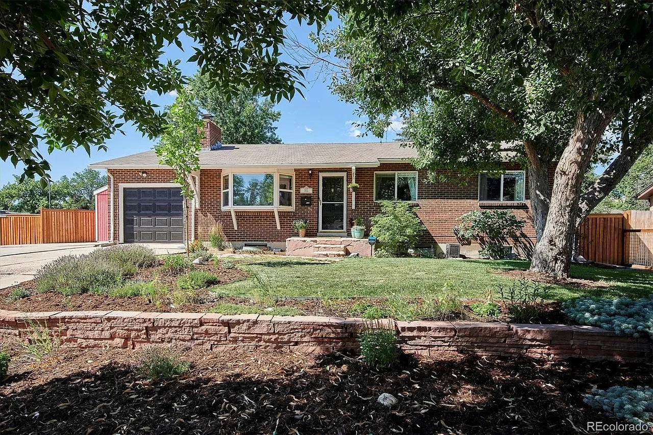 4 bed, 2400 sqft, $3,800 — Photo 1