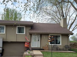 304 Hillway Dr, Glenwood, IA 51534