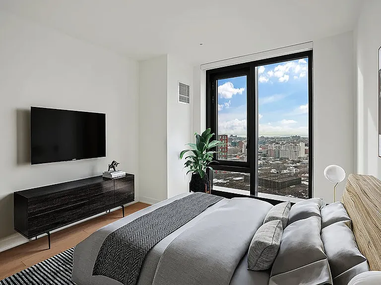 18 6th Ave #2421 — Photo 3