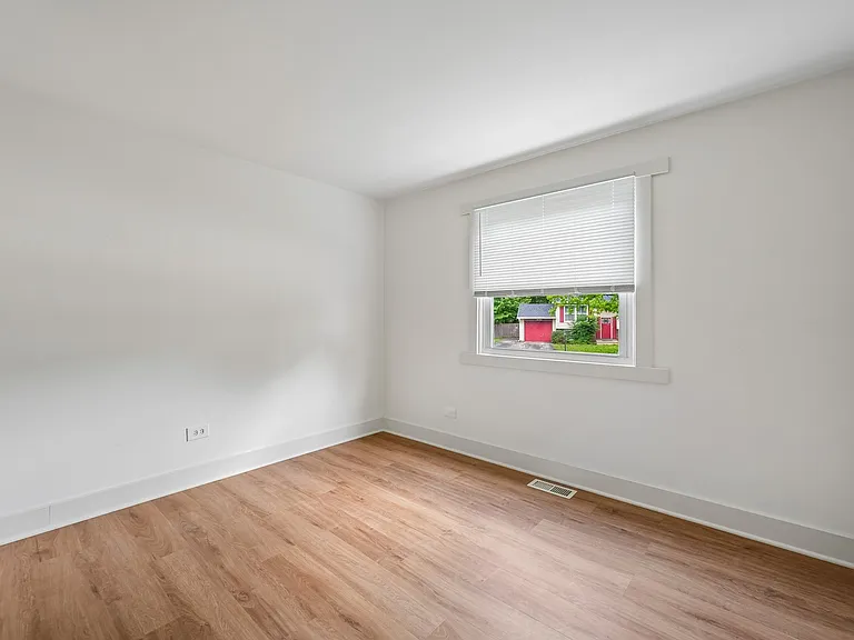 867 Harris Dr — Photo 17