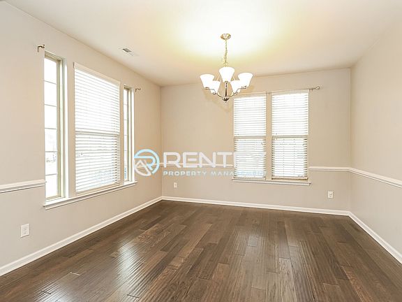5th image of 3303 Major Samuals Way