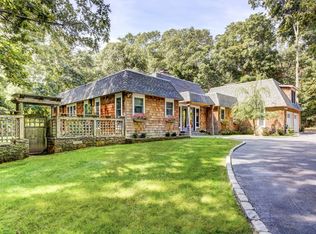 33 Sycamore Dr, East Hampton, NY 11937