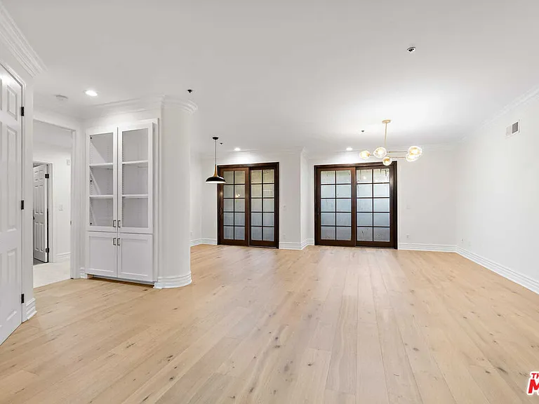 850 N Croft Ave #303 — Photo 6