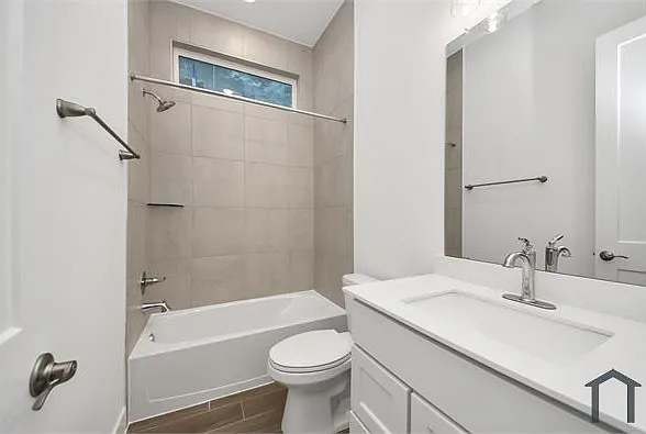 4 bed, 2700 sqft, $4,100 — Photo 4