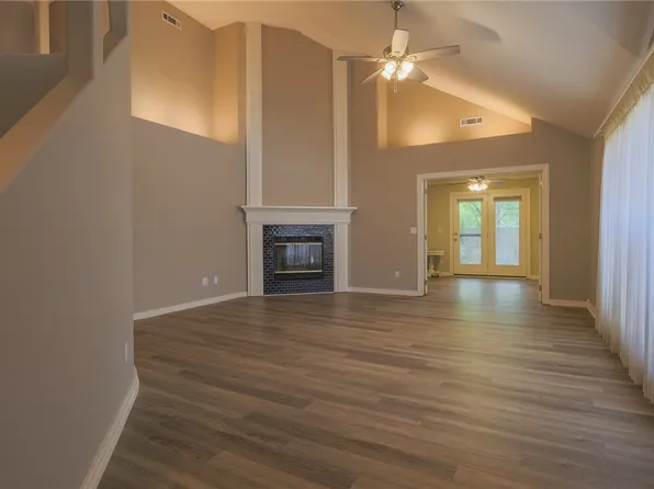 131 E Cydnee St, Fayetteville, AR 72703