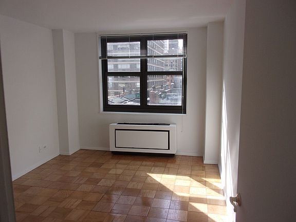 4th image of 200 E 72nd St APT 6B