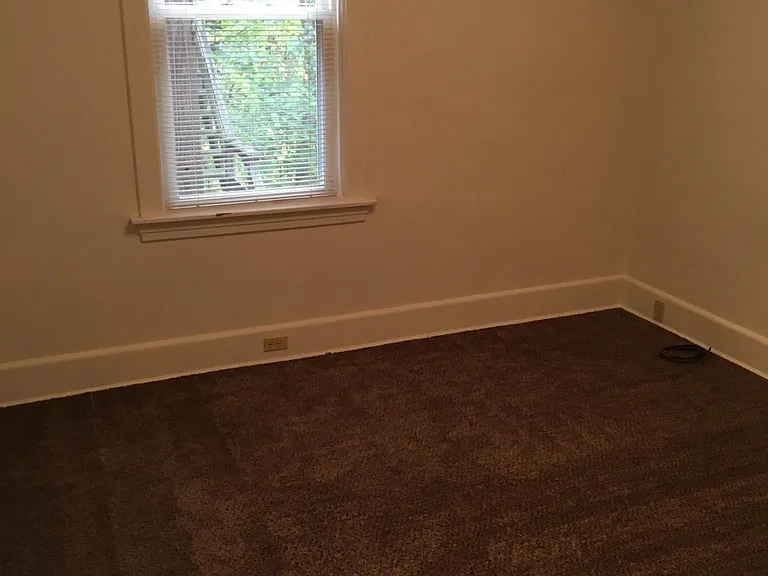 1643 Suburban Ave — Photo 7