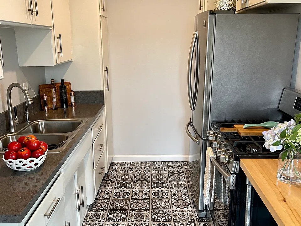 1512 Corinth Ave #7