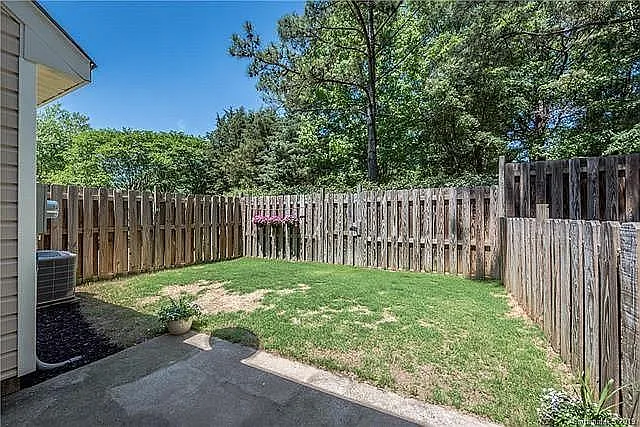 9438 Elizabeth Townes Ln — Photo 22