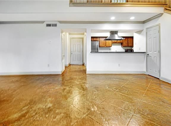 3rd image of 350 Atalin St