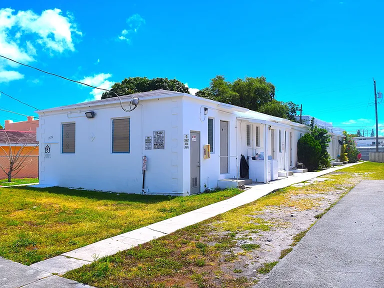 1874 NW Flagler Ter — Photo 6