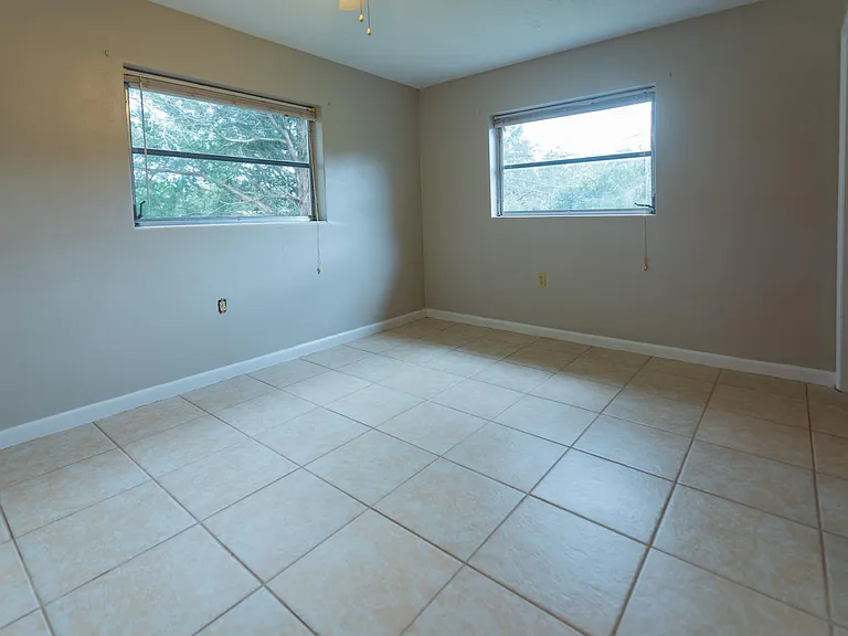 38 Regina Blvd — Photo 20