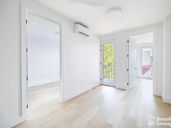 3308 Glenwood Road image 5 of 27