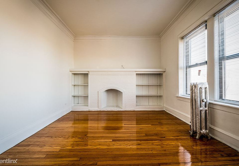 6400 S Rockwell St Apartments Chicago Living Room_02
