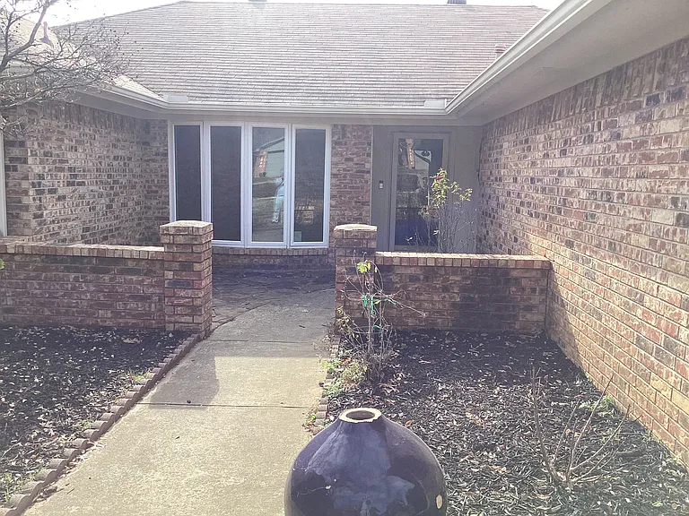 2841 Southridge Dr — Photo 31