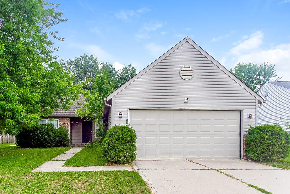 3 bed, 2.0 bath, 1194 sqft, $1,815 — Photo 1