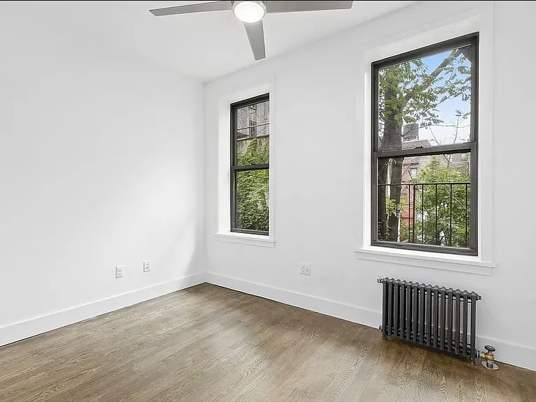 119 W 15th St #1RW — Photo 2