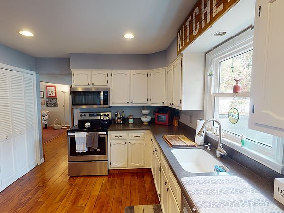 5th image of 1016 Twin Oaks Dr