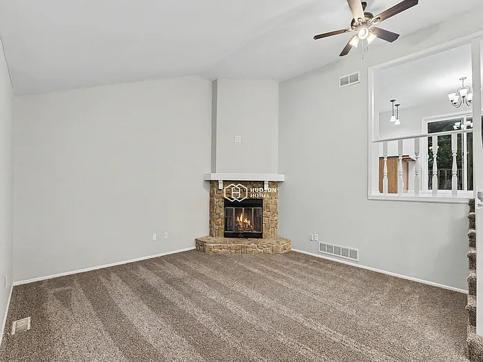 3 bed, 2.5 bath, 1691 sqft, $2,440 — Photo 4