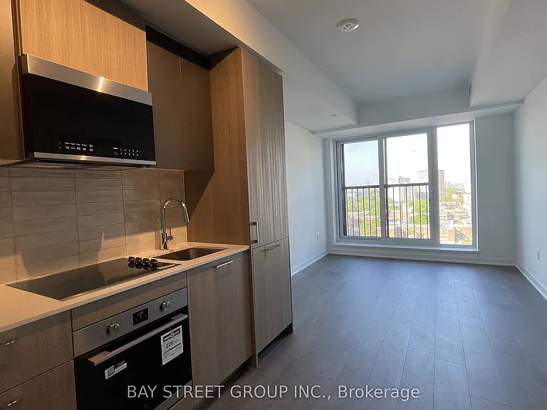 10 Oak St #1102 — Photo 4
