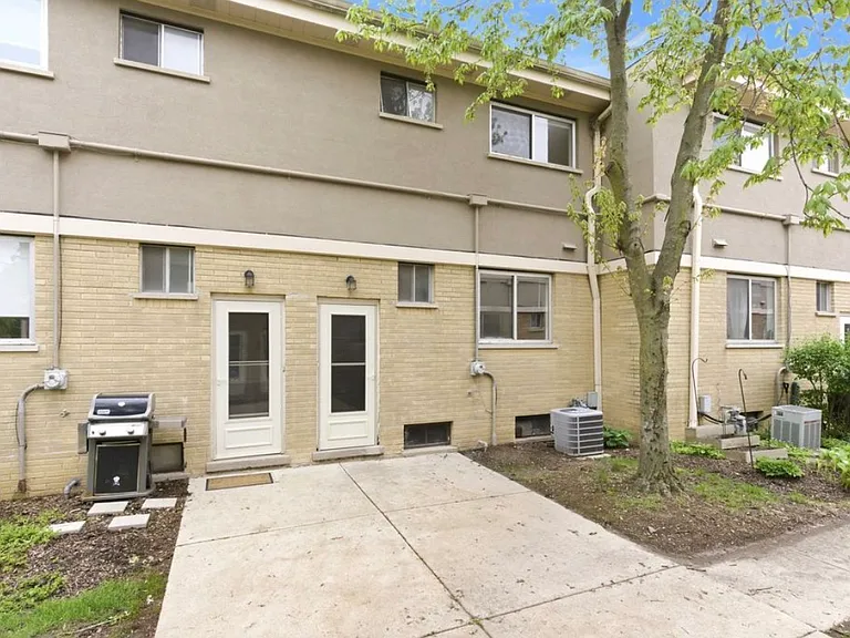 614 S Milwaukee Ave #E — Photo 15