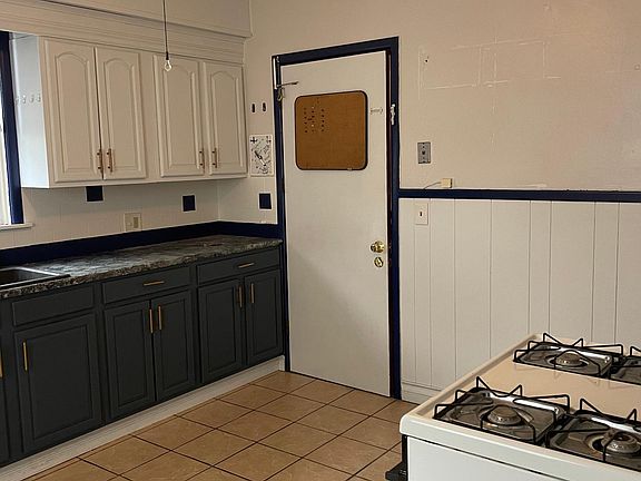 2nd image of 132 Doyle Ave #1