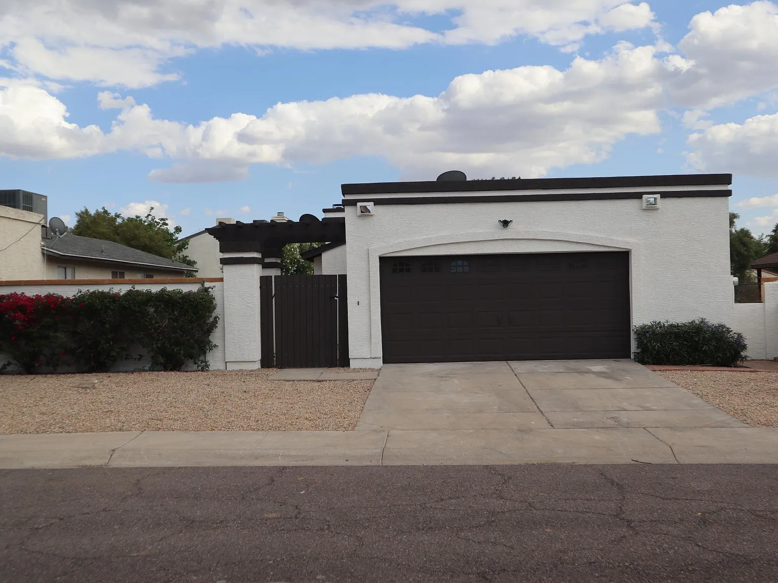 3 bed, 1168 sqft, $2,195 — Photo 1