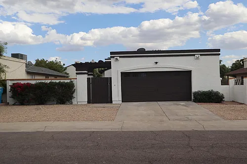 1449 E Kerry Ln Photo 1