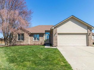 14201 Barton Dr, Shelby Township, MI 48315