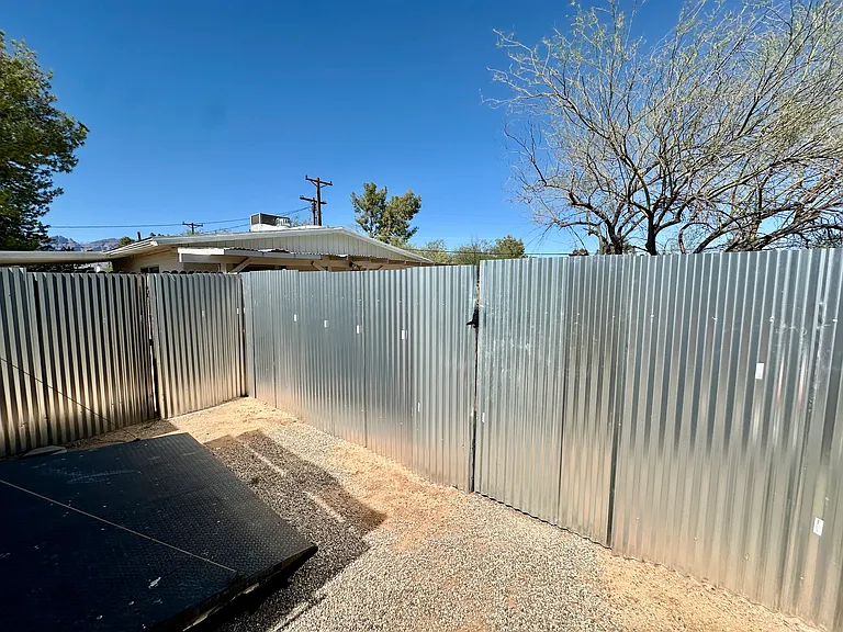 2110 N Sycamore Blvd — Photo 11