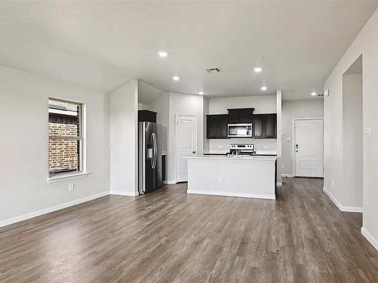 844 Jett Dr — Photo 7