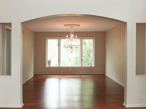 5th image of 4751 Mirror Lake Dr
