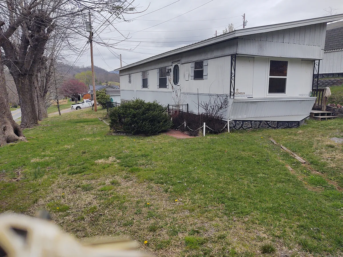 Building Photo - 297 Silver Mill Rd