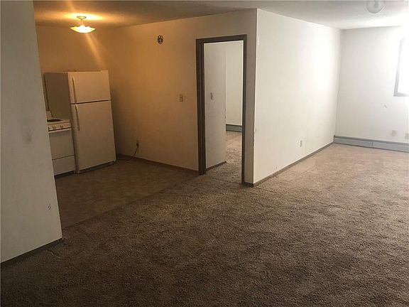 3rd image of 414 W Baker St
