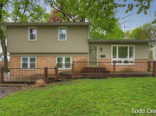 748 Parkway Dr NE, Grand Rapids, MI 49525