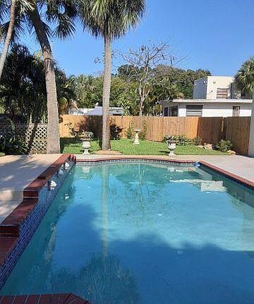 3rd image of 1212 Longwood Street